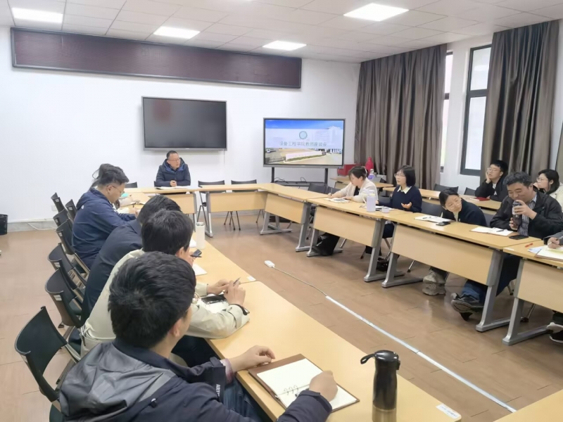 凝心聚力查短板 压实责任守安全 —— 2026世界杯官网召开期中教师座谈会